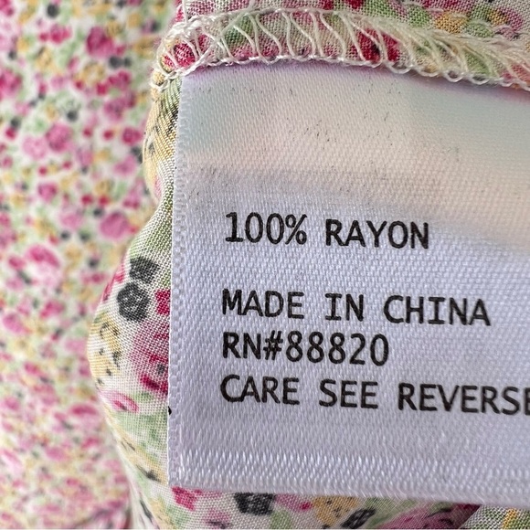 CYNTHIA ROWLEY FLORAL SMALL PRINT FLUTTER SLEEVES TOP SIZE 2X NWT - Picture 4 of 6